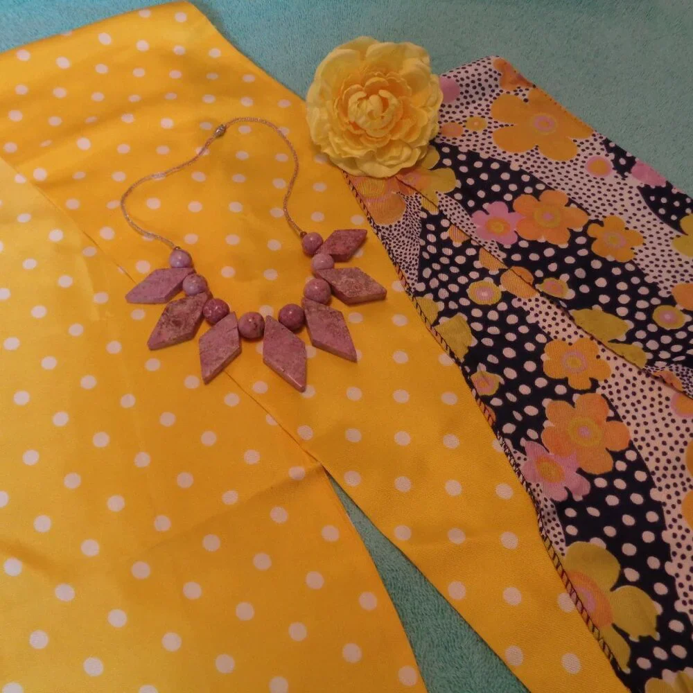 SUNNY GIRL RETRO GIRL YELLOW W DOTS SCARF HIPPIE COLORS TIE STONES NECKL…